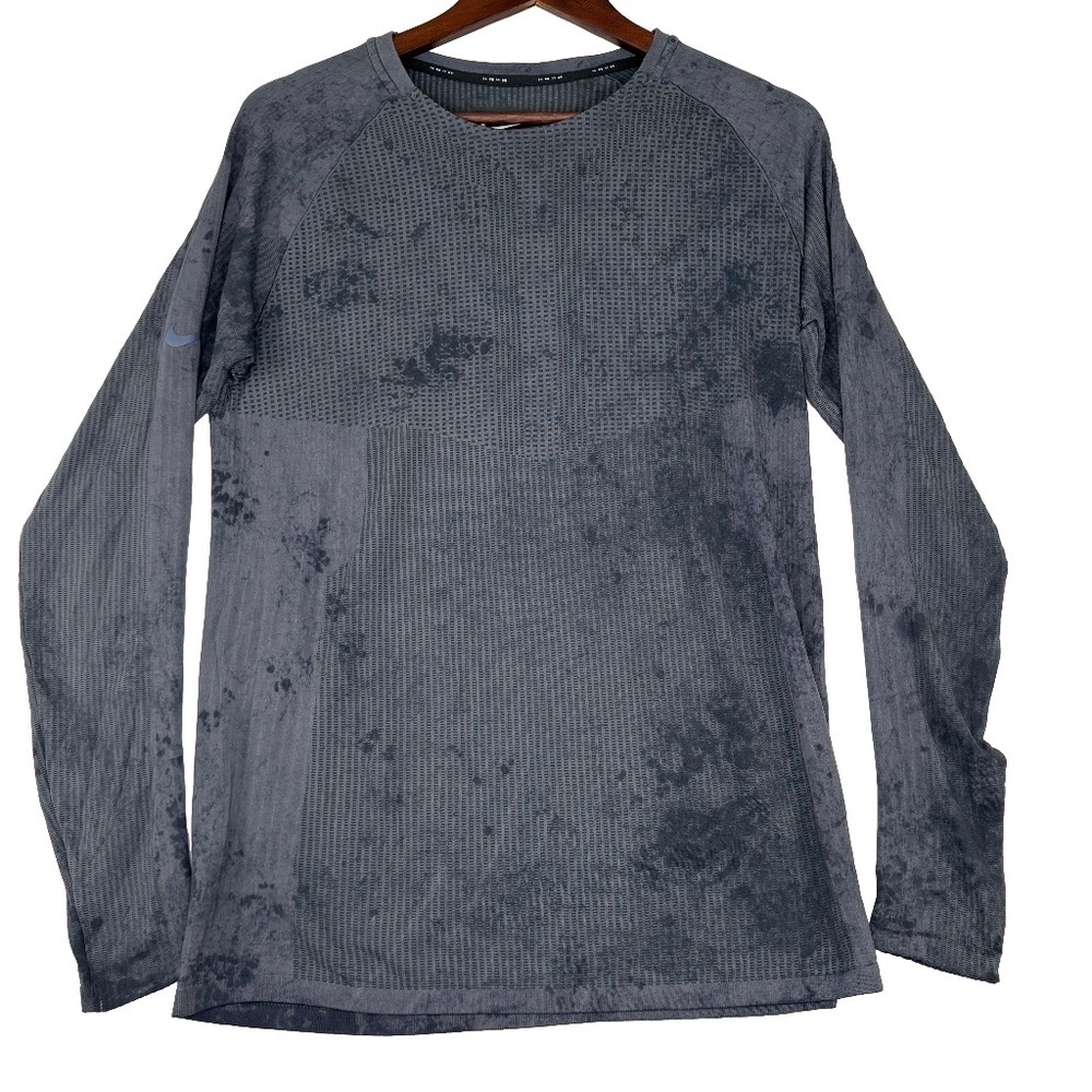 NWT Nike Men's Tech Pack Reflective Gray Running Shirt. Size Medium